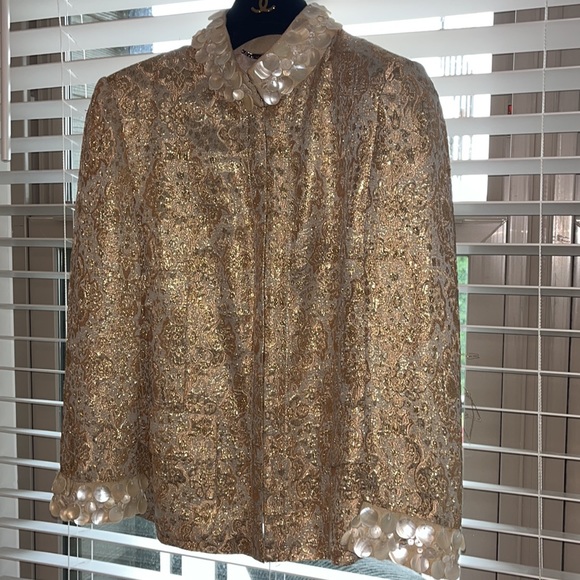 Vintage Dolce Gabbana suit- It is Gold with Shell Trim, Silk Lining 100%, RARE - Picture 9 of 11